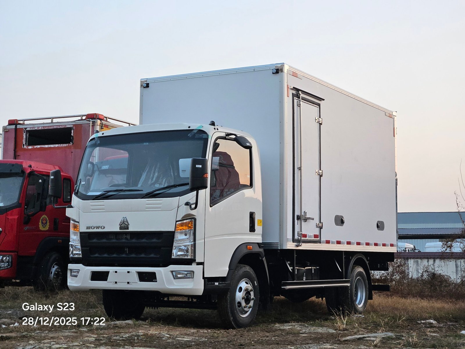 HOWO 4X2 4x4 Rhd Refrigerated Box Truck Chilled Lorry Cold Chian Insulated Curtainsider Thermo King - Image 3
