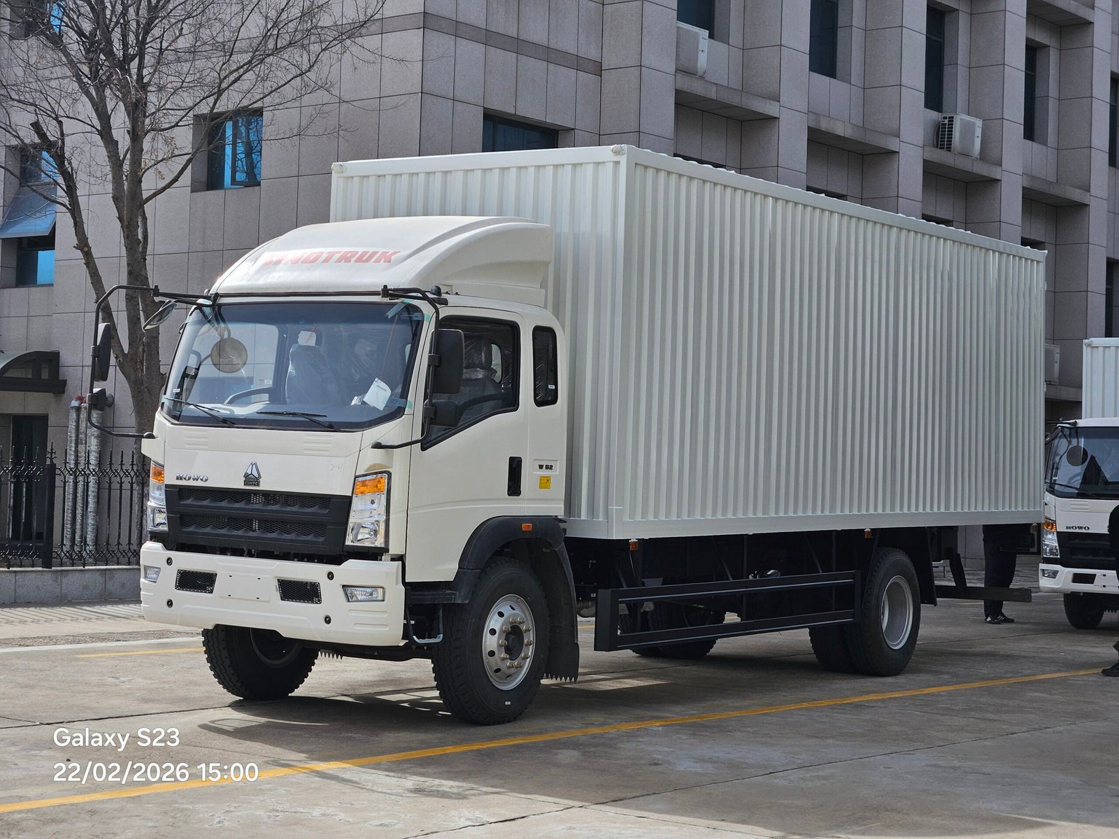 4ton/5ton/6ton Light Van Cargo Truck Commercial with Rear Hydraulic Lifting Platform - Image 10