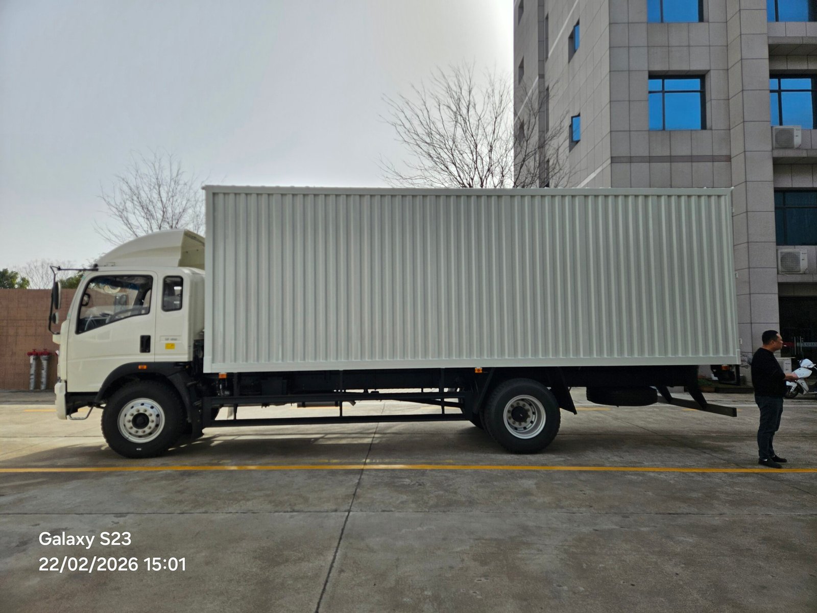4ton/5ton/6ton Light Van Cargo Truck Commercial with Rear Hydraulic Lifting Platform - Image 11