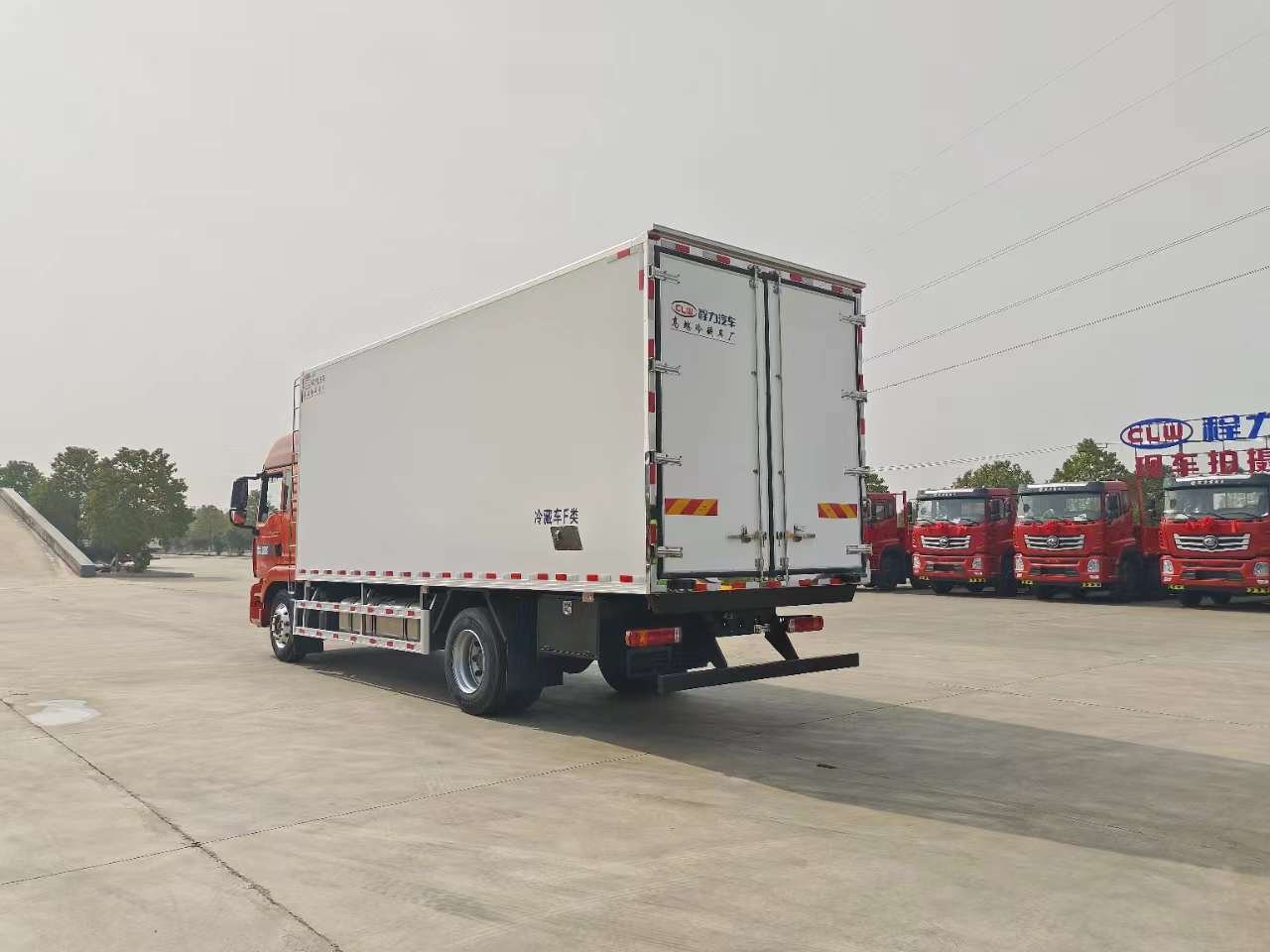 HOWO 6X4 20 Ton Refrigerated Truck for Burkina Faso Sale New Refrigerated Truck for Food Transport - Image 11