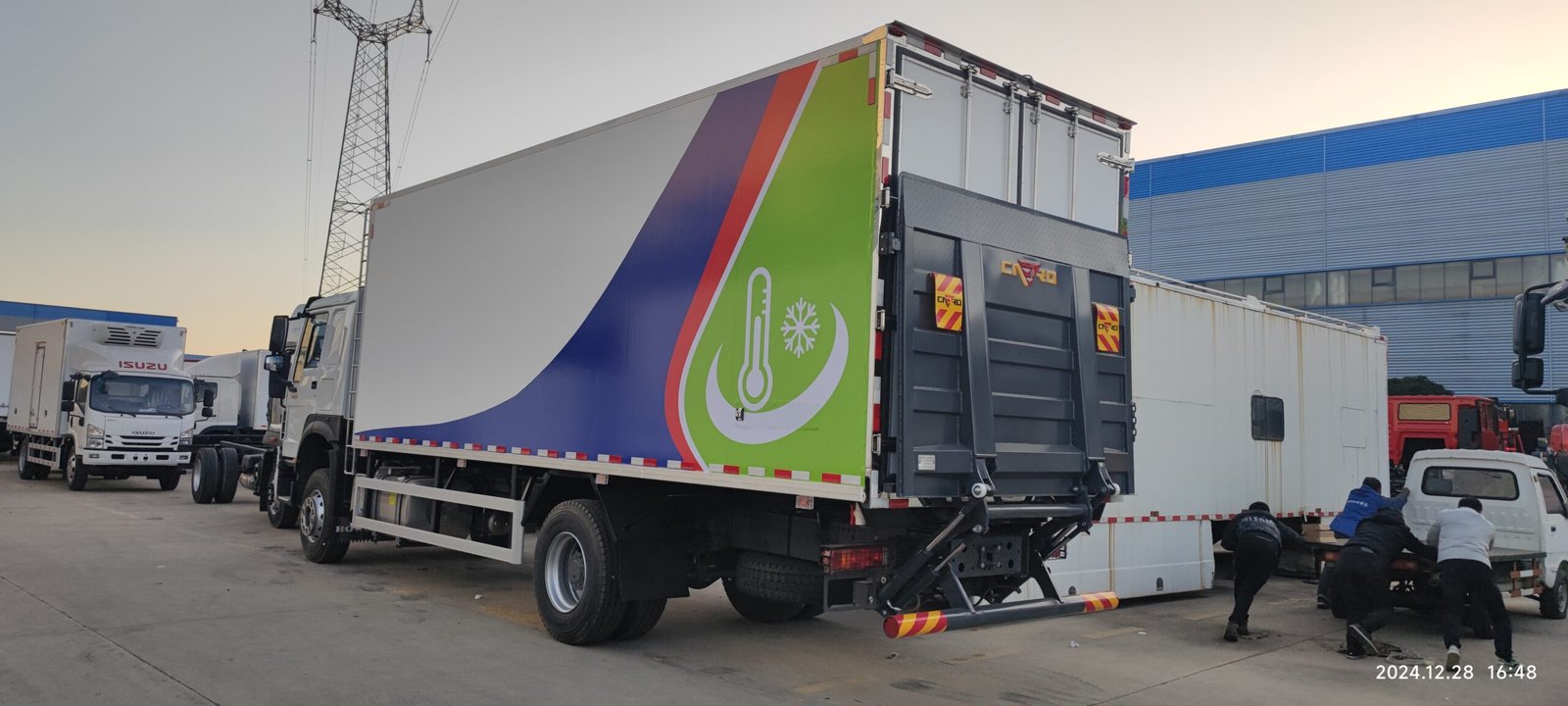 10 wheels HOWO 6m Cargo Box Freezer Refrigerator Van Truck Refrigerator Box Truck - Image 4