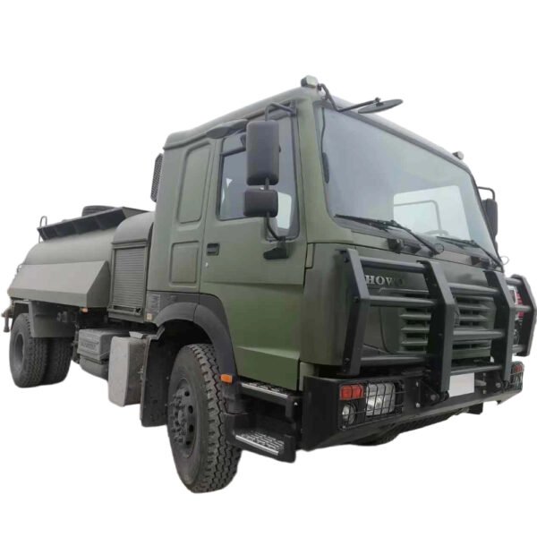 Military Heavy Duty 10/12 Liters Sinotruk HOWO Heavy Road Sprinkler Sanitation Vehicle Tank/Tanker Water Truck