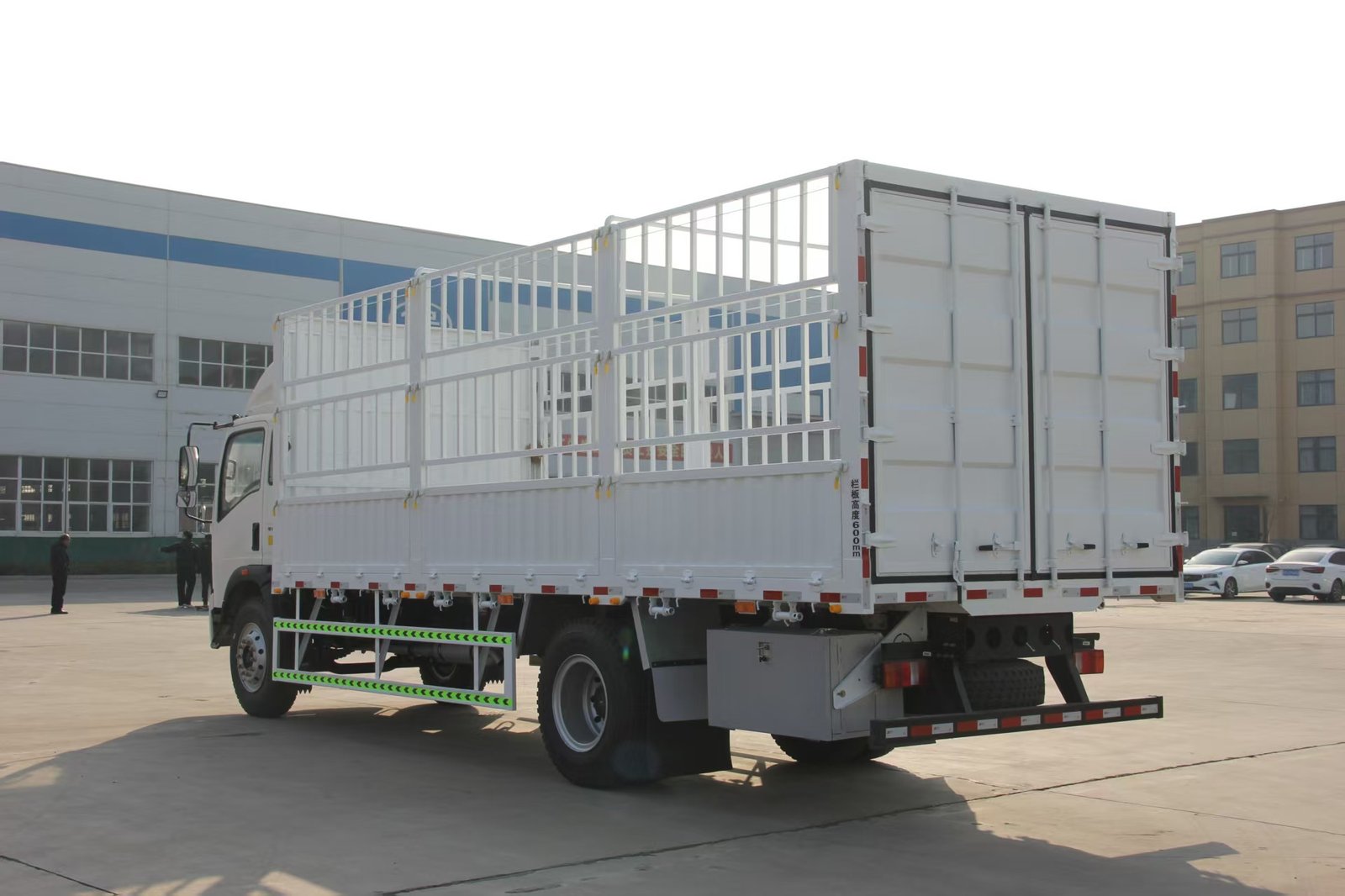 4ton/5ton/6ton Light Van Cargo Truck Commercial with Rear Hydraulic Lifting Platform - Image 5